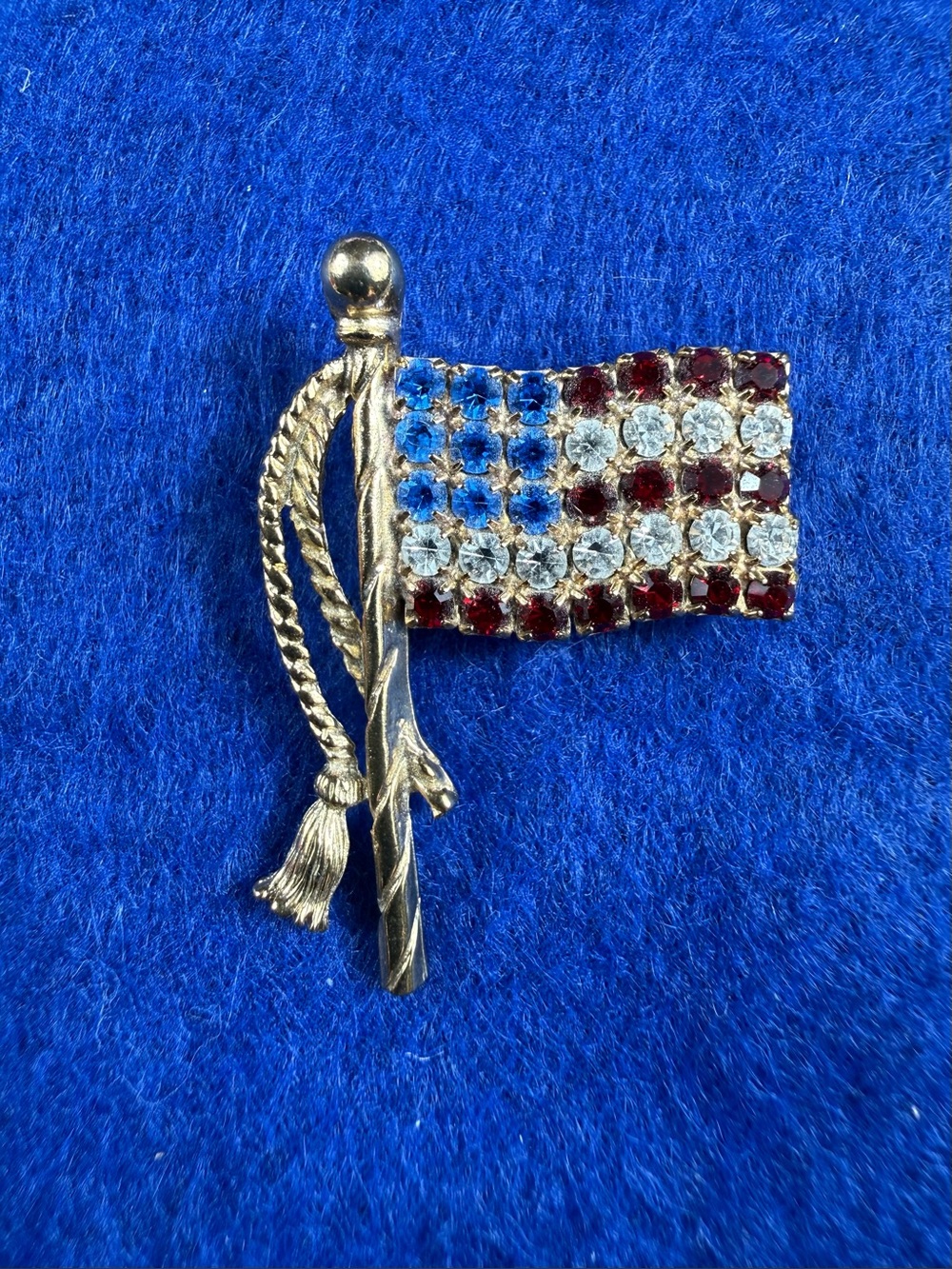 Vintage Gold tone Flag brooch.